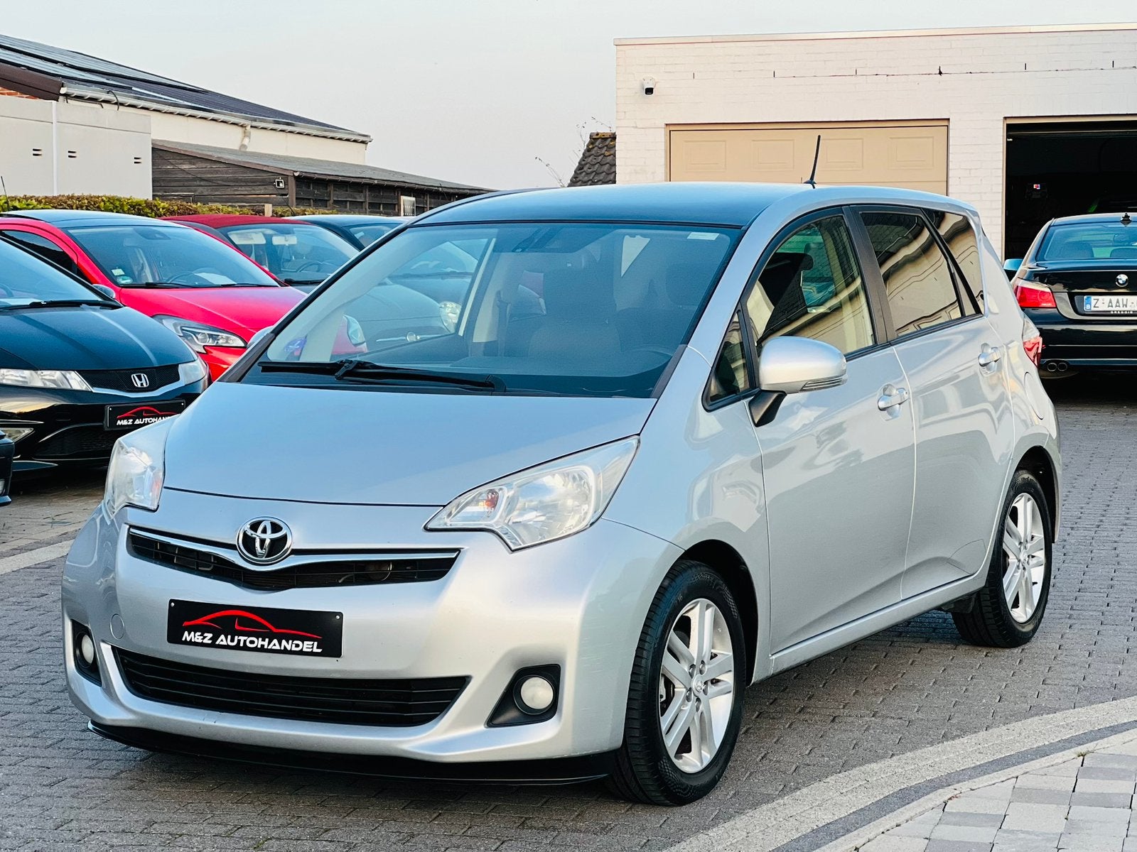 Toyota Verso S 1.33 VVT * BENZINE * NAVI * CAMERA * PANO *, Auto's, Euro 5, Monovolume, Zwart, Verso-S