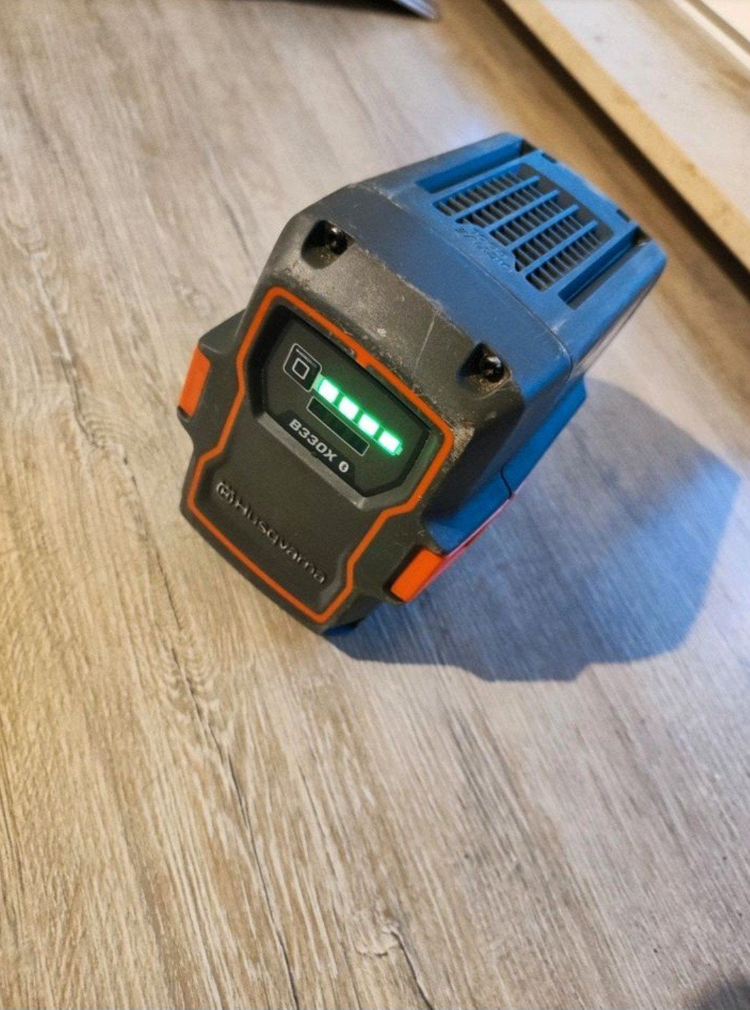 Husqvarna 40 B330 X accu, Ophalen of Verzenden, Zo goed als nieuw, Elektriciteit