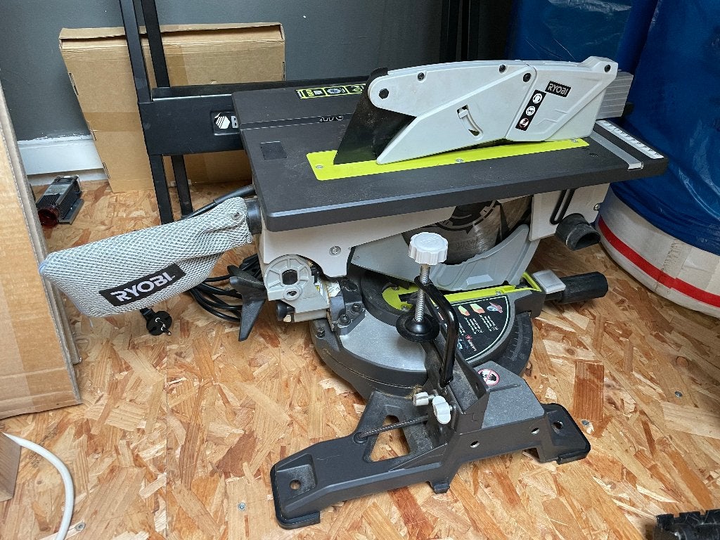 Ryobi Scie à onglets, scie circulaire de table RTMS1800-G, Bricolage & Construction, 1200 watts ou plus, 70 mm ou plus, Enlèvement
