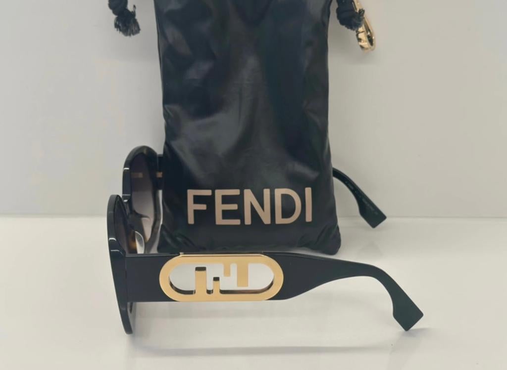 Zonnebril Fendi, Handtassen en Accessoires, Zonnebrillen en Brillen | Dames, Ophalen, Zo goed als nieuw, Zonnebril