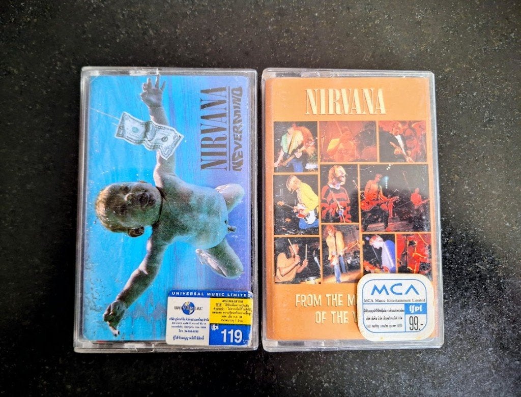 2 x K7 NIRVANA : Nevermind /Muddy Banks (Orig Thai versies), CD & DVD, Cassettes audio, Enlèvement ou Envoi, Utilisé, Rock en Metal