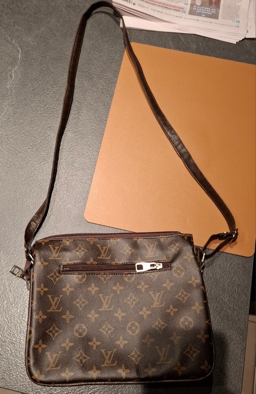 sac à bandoulière, Bijoux, Sacs & Beauté, Autres marques, Cuir, Enlèvement ou Envoi, Comme neuf