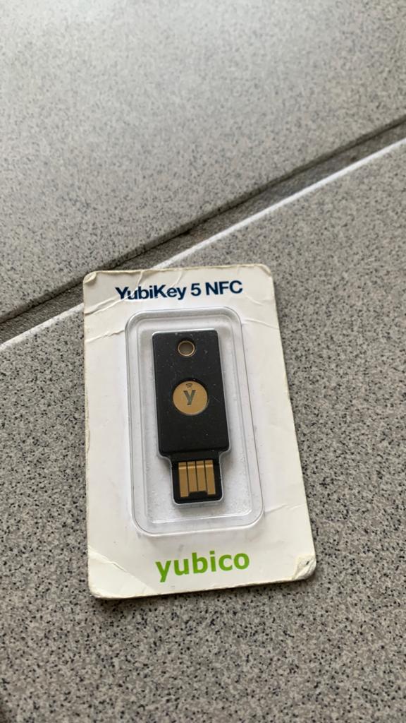 Yubi key beveiligings sleutel v5 met nfc, Informatique & Logiciels, Clés USB, Enlèvement, Comme neuf