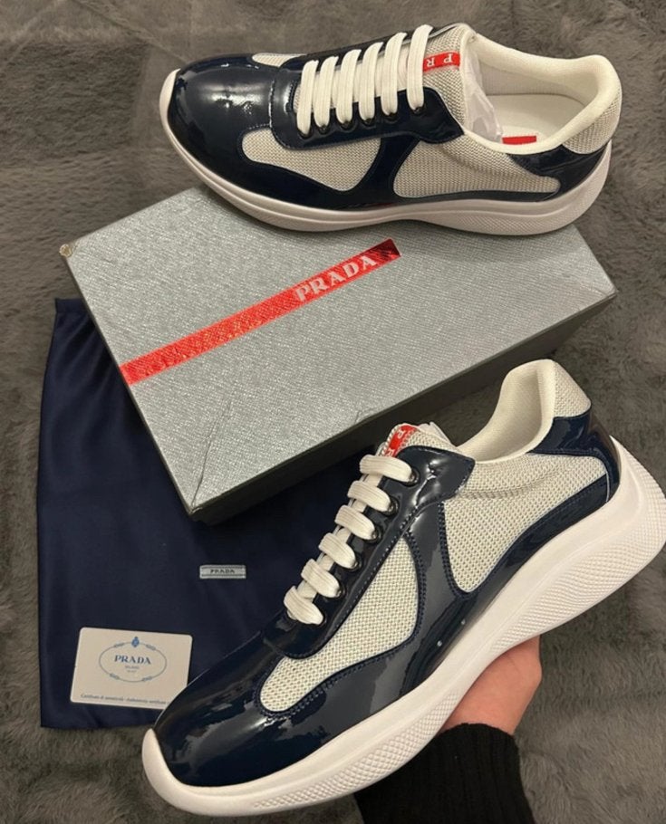 Gobelets Prada, Envoi, Comme neuf