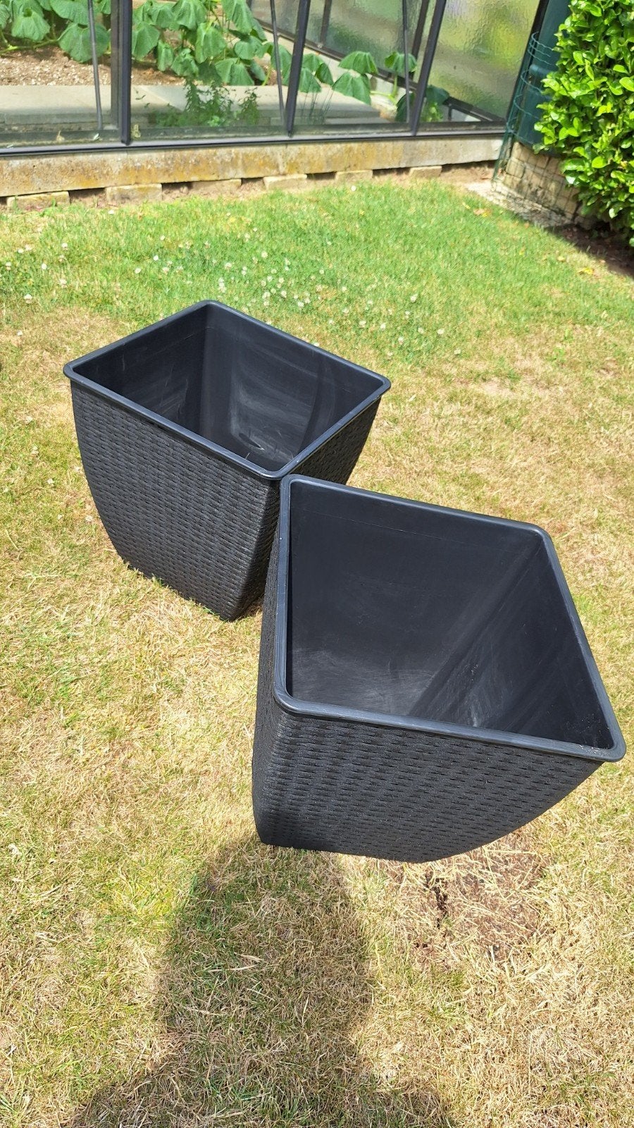 2 Grote Bloempotten antraciet
Afmetingen:
Hoogte: 39 cm, Tuin en Terras, Bloempotten, Ophalen