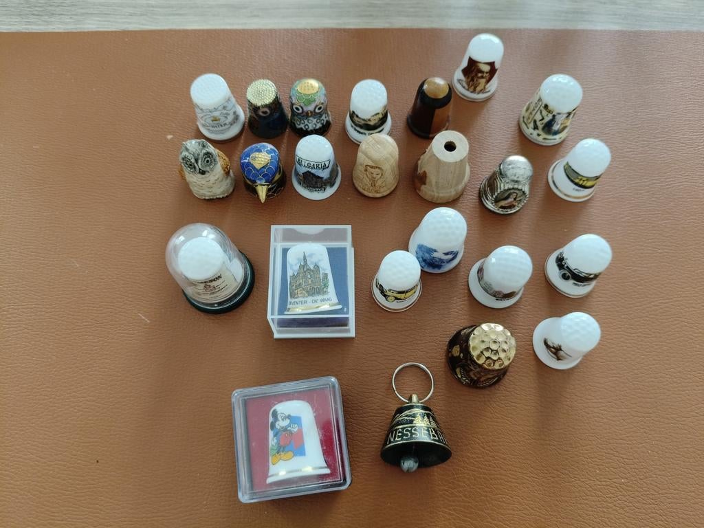 Vingerhoedjes 24stuks  genengde zie foto's, Ophalen