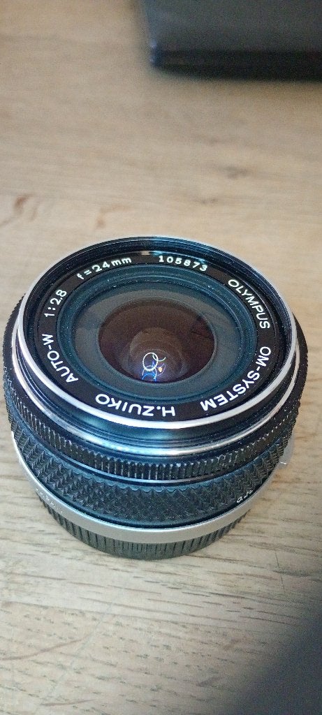 Olympus OM-System H.Zuiko Auto-W 24mm f/2.8, Gebruikt, Olympus, Lensdoppen, 24 mm