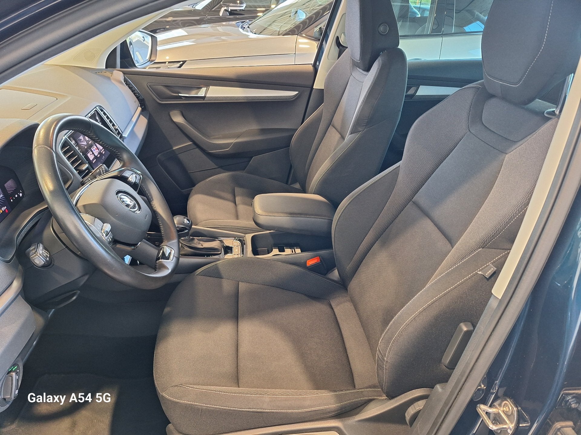 Skoda Karoq TSI Ambition DSG7 - 12M WARRANTY - AUTOMATIC - L, Autos, 121 g/km, Achat, Entreprise, Bleu