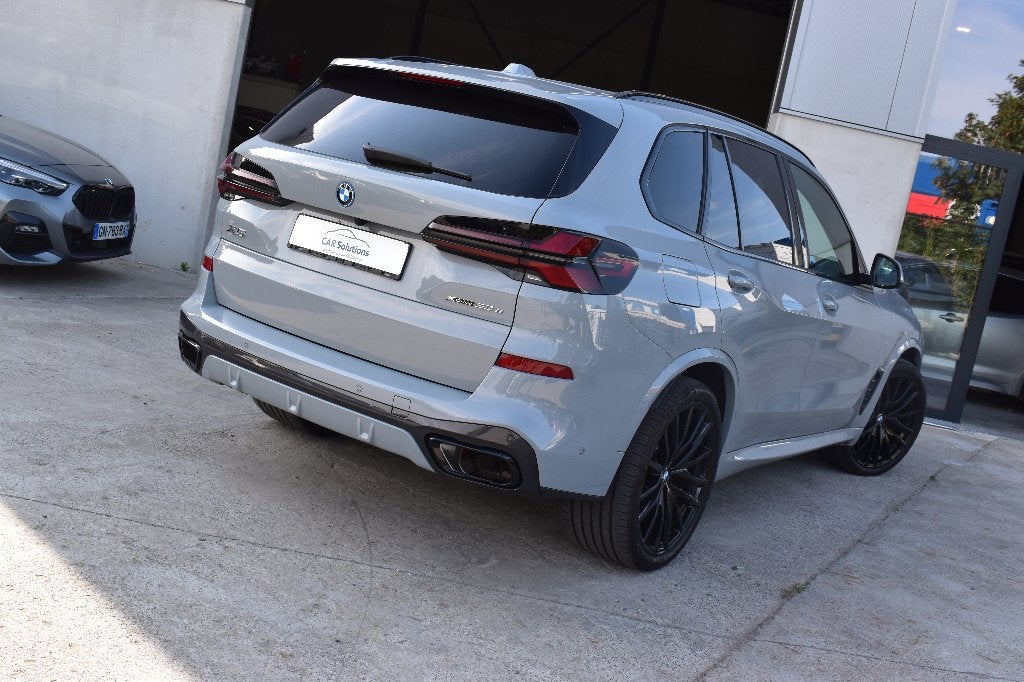 BMW X5 X5 xDrive50em Pano - Iconisch - Brooklyn Grey, Auto's, Automaat, 2993 cc, Leder, Bedrijf