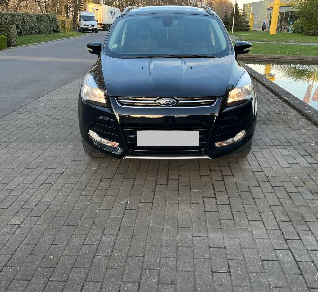 Ford KUGA*TITANIUM *PANORAMA*2016_ 2.0d 88kwEuro 6b 1erprop, Auto's, Ford, Voorwielaandrijving, 4 cilinders, Leder en Stof, Zwart