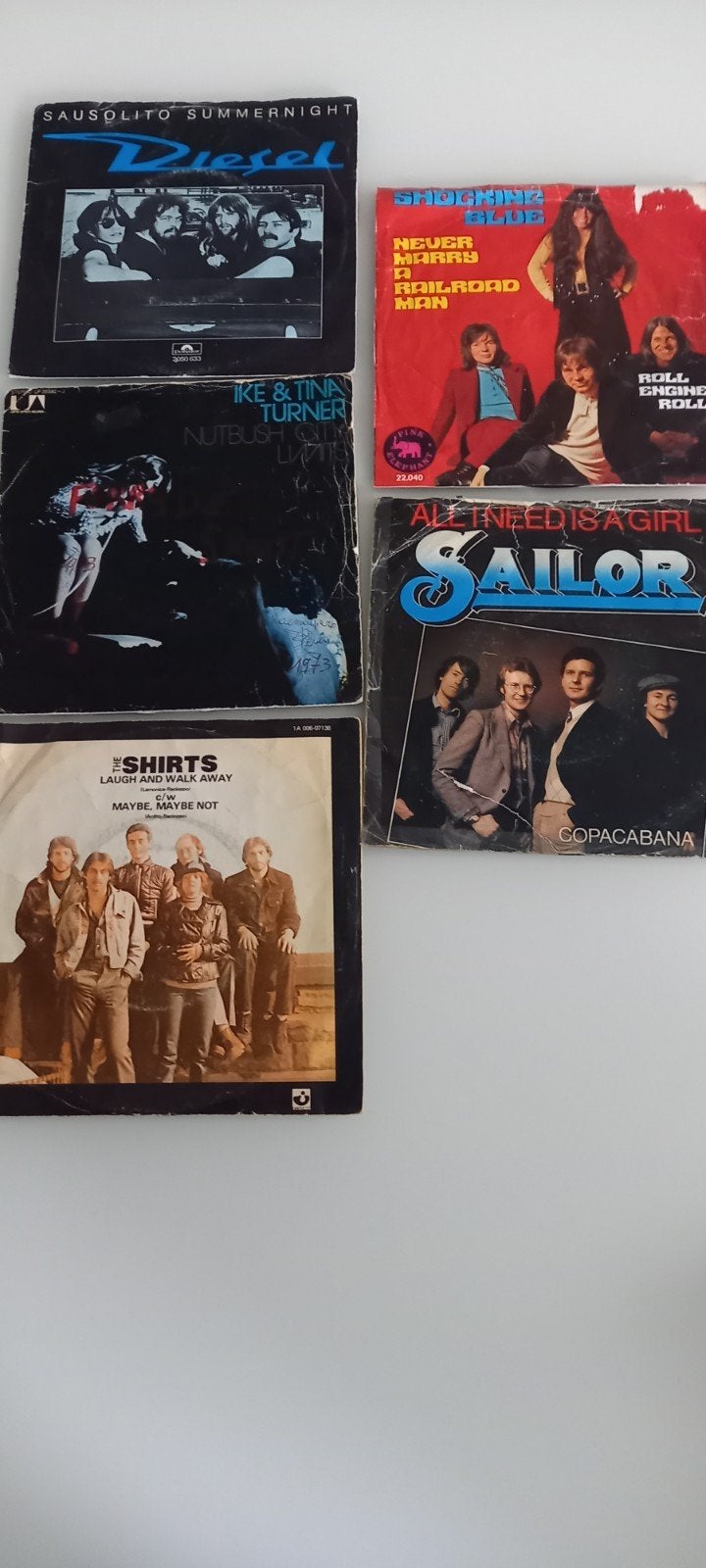 5 singels, Ophalen