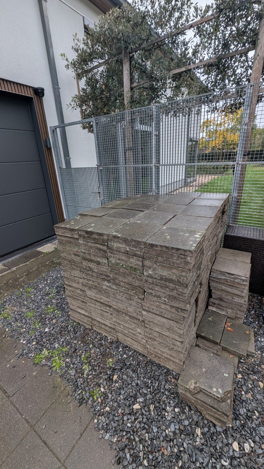 Gratis betondals 30x30 +/- 56m², Tuin en Terras, Ophalen