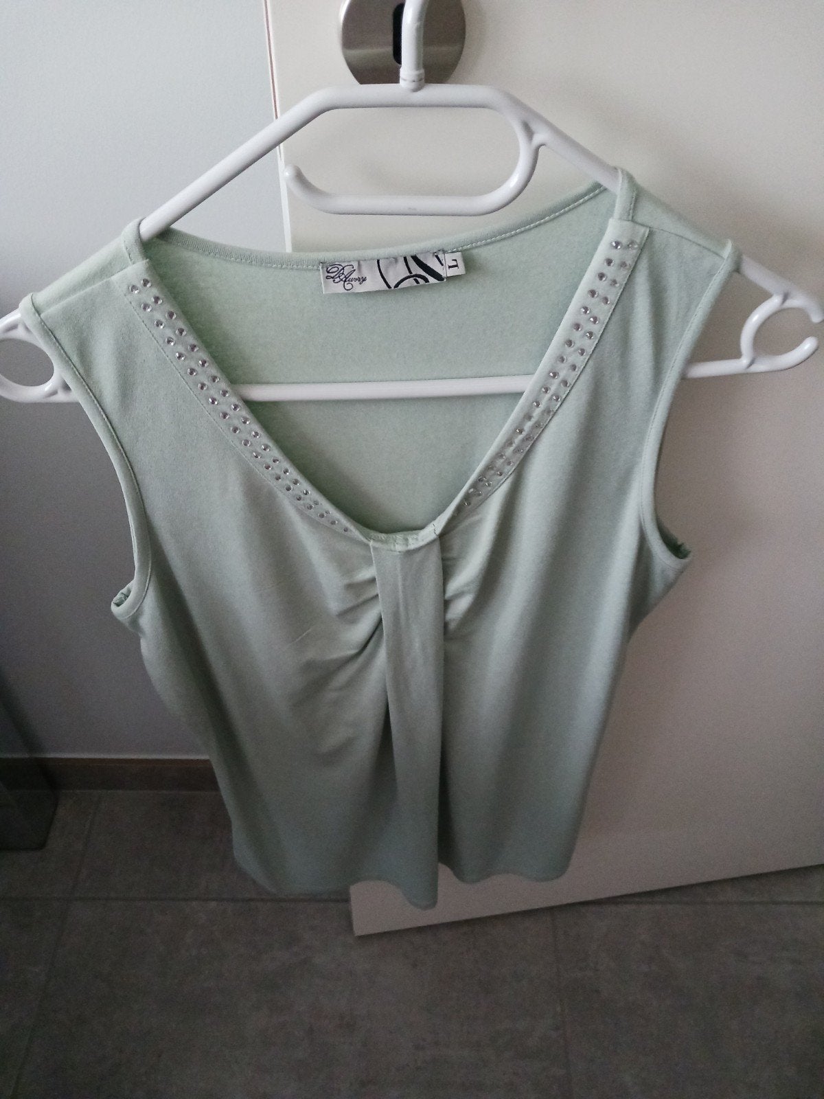 Nieuw groen topje merk E5 mode te koop.M 42, Kleding | Dames, Topjes, Ophalen, Maat 42/44 (L), Nieuw, Zonder mouw