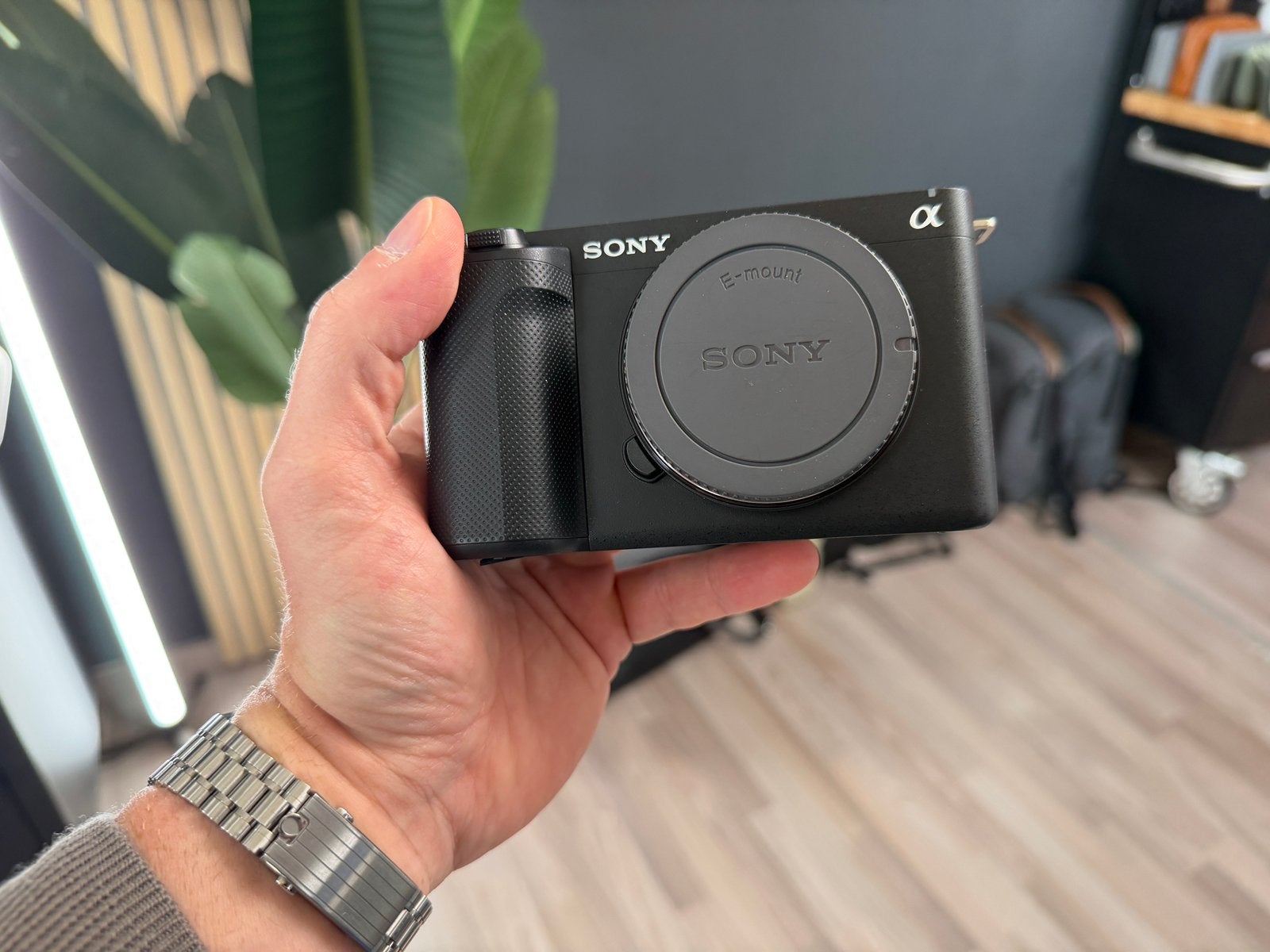 Sony ZV-E1 (body + batterij + windscherm + cage), Audio, Tv en Foto, Ophalen, Zo goed als nieuw, Camera, Sony