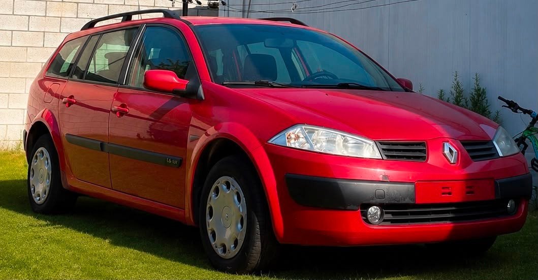 La voiture Renault Megane 1.4 Petrol Euro4 démarre et foncti, Rouge, Achat, 14 cm³, Boîte manuelle
