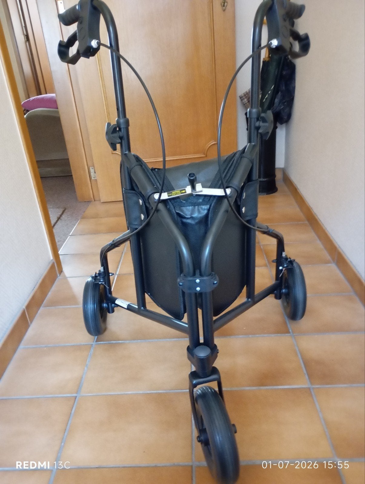 Driewiel rollator - (Zo goed als nieuw) - Inclusief tas, Diversen, Ophalen