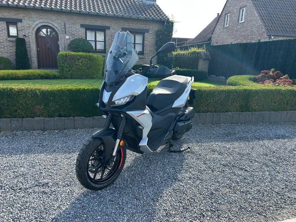 Aprilia SR-GT 400, Motoren, 400 cc, Scooter, Occasion, Bedrijf