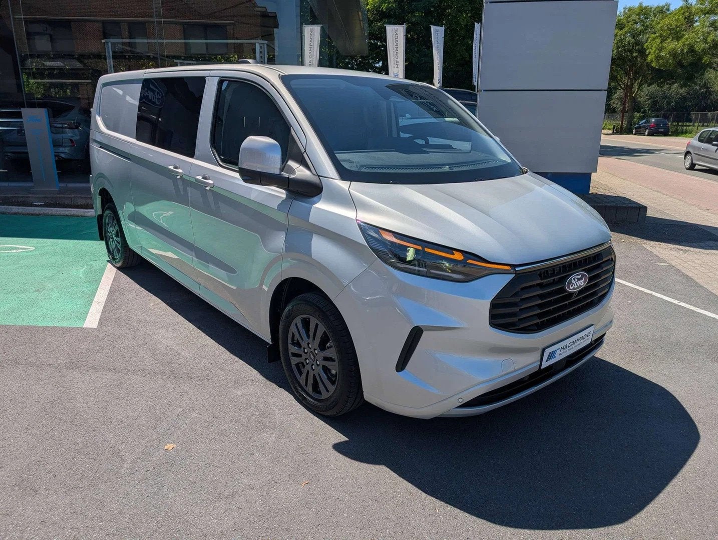 Ford Transit Custom DC 6pl Limited 320L L2 2.0TDCi 170pk A8, Automaat, 4 deurs, Stof, Gebruikt