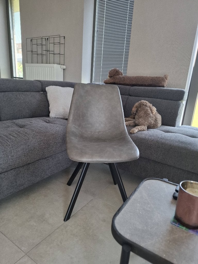 Eetstoelen tekoop, Huis en Inrichting, Stoelen, Ophalen, Zo goed als nieuw, Grijs, Leer