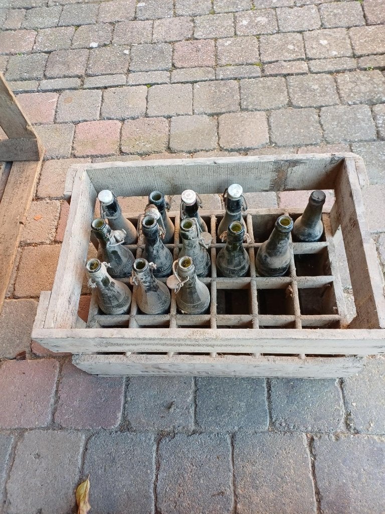 Bierkrat met 13 orginele bierflesjes.-Brocante, Enlèvement