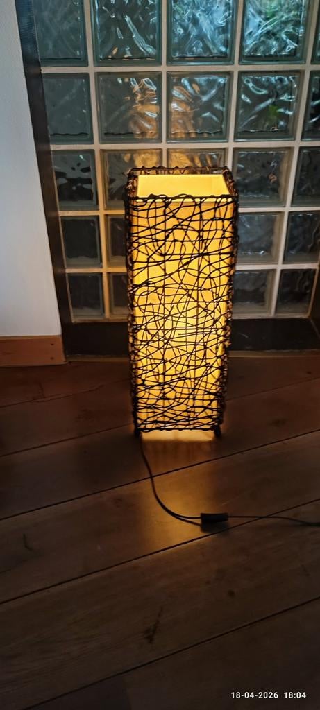 Staanlamp met geweven hout, Ophalen