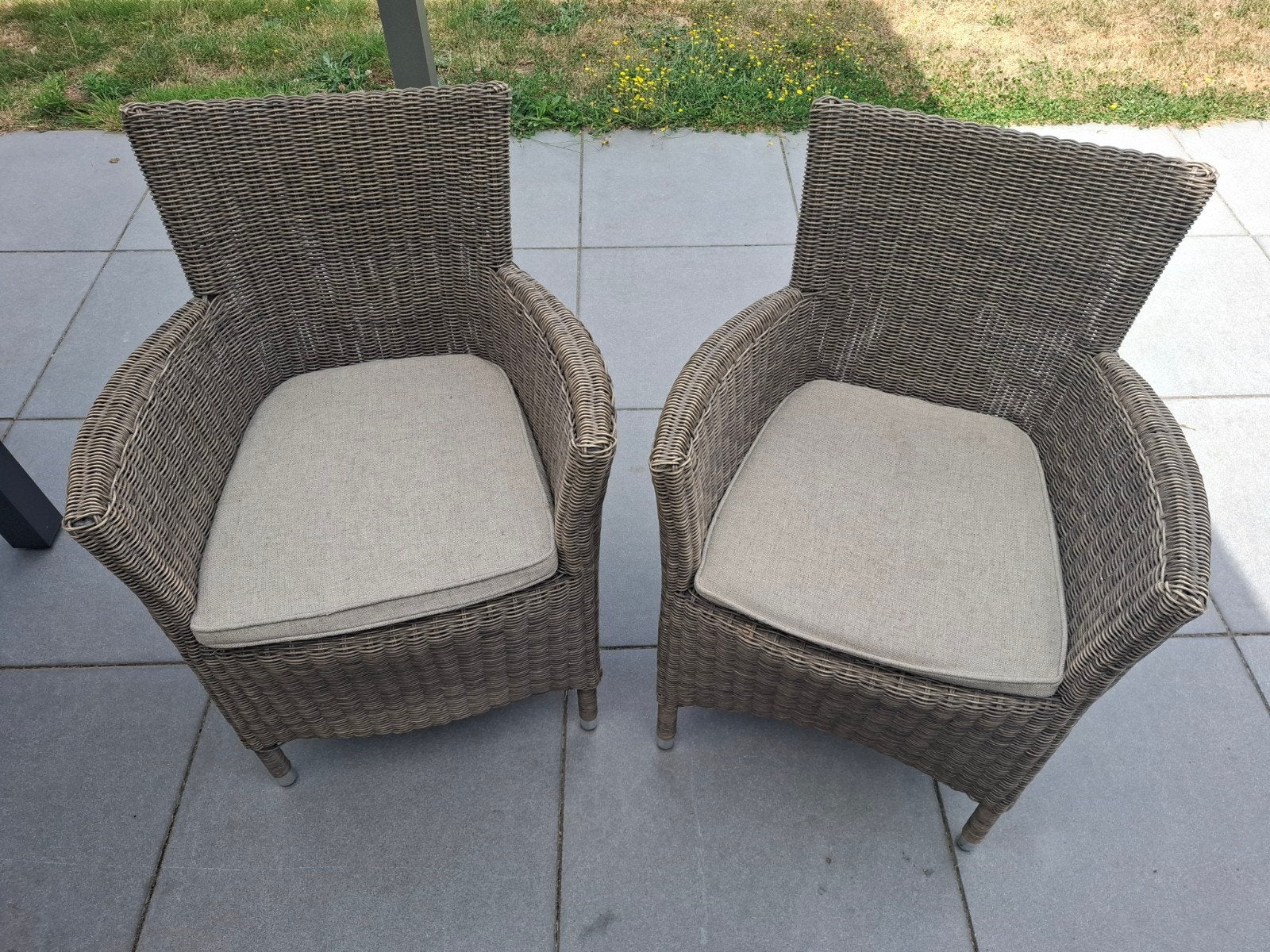 Rieten stoelen met armleuning, Ophalen