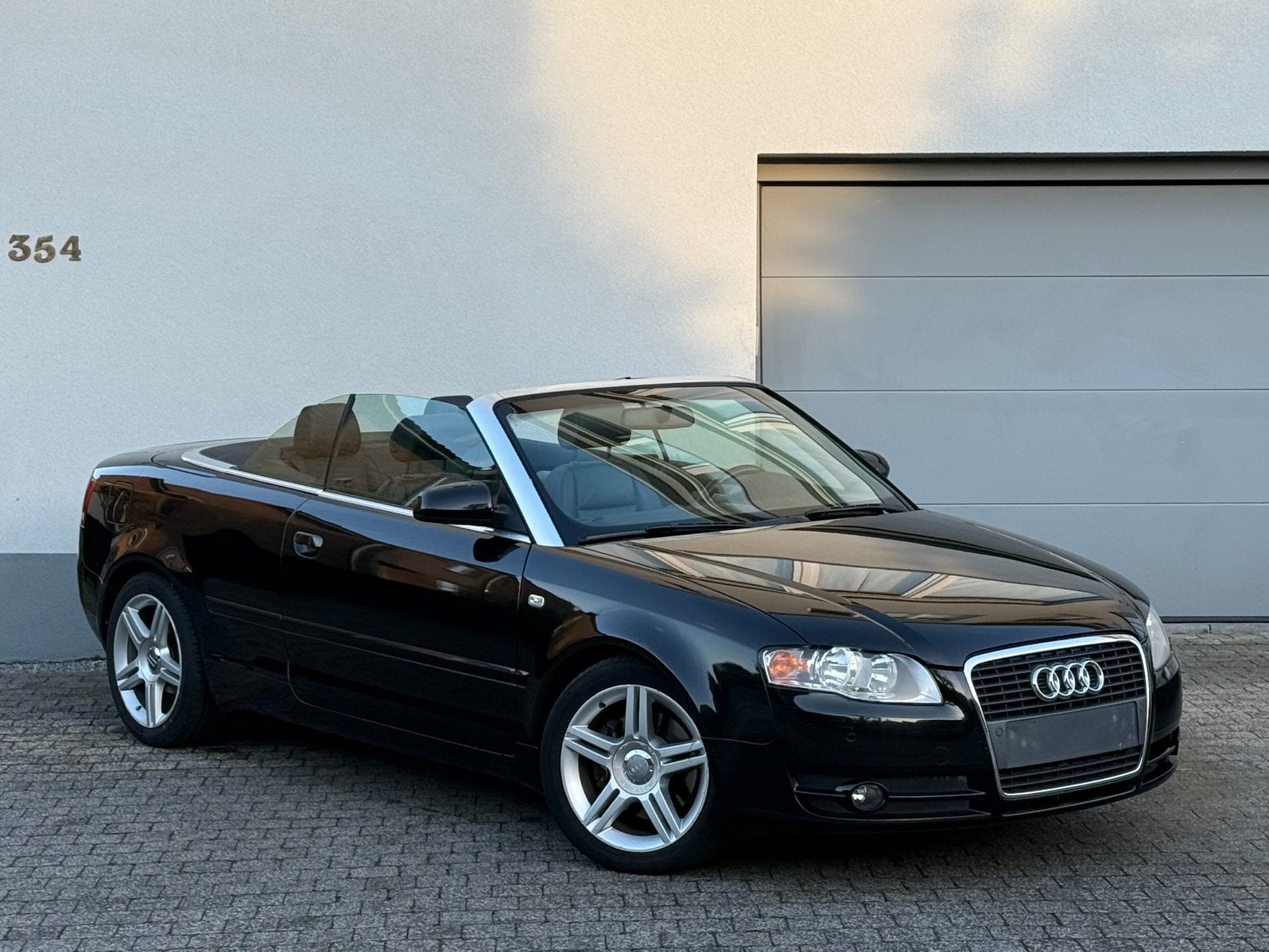 - Audi A4 Cabrio - 1.8Turbo Essence -BJ06/2006 - Automatique, Autos, Cuir, Achat, Cabriolet, Noir