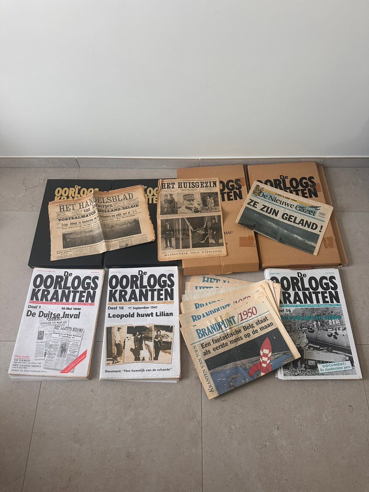 De Oorlogskranten deel 1 t/m 53 + oude historische kranten, Boeken, Ophalen of Verzenden, Zo goed als nieuw, Overige onderwerpen