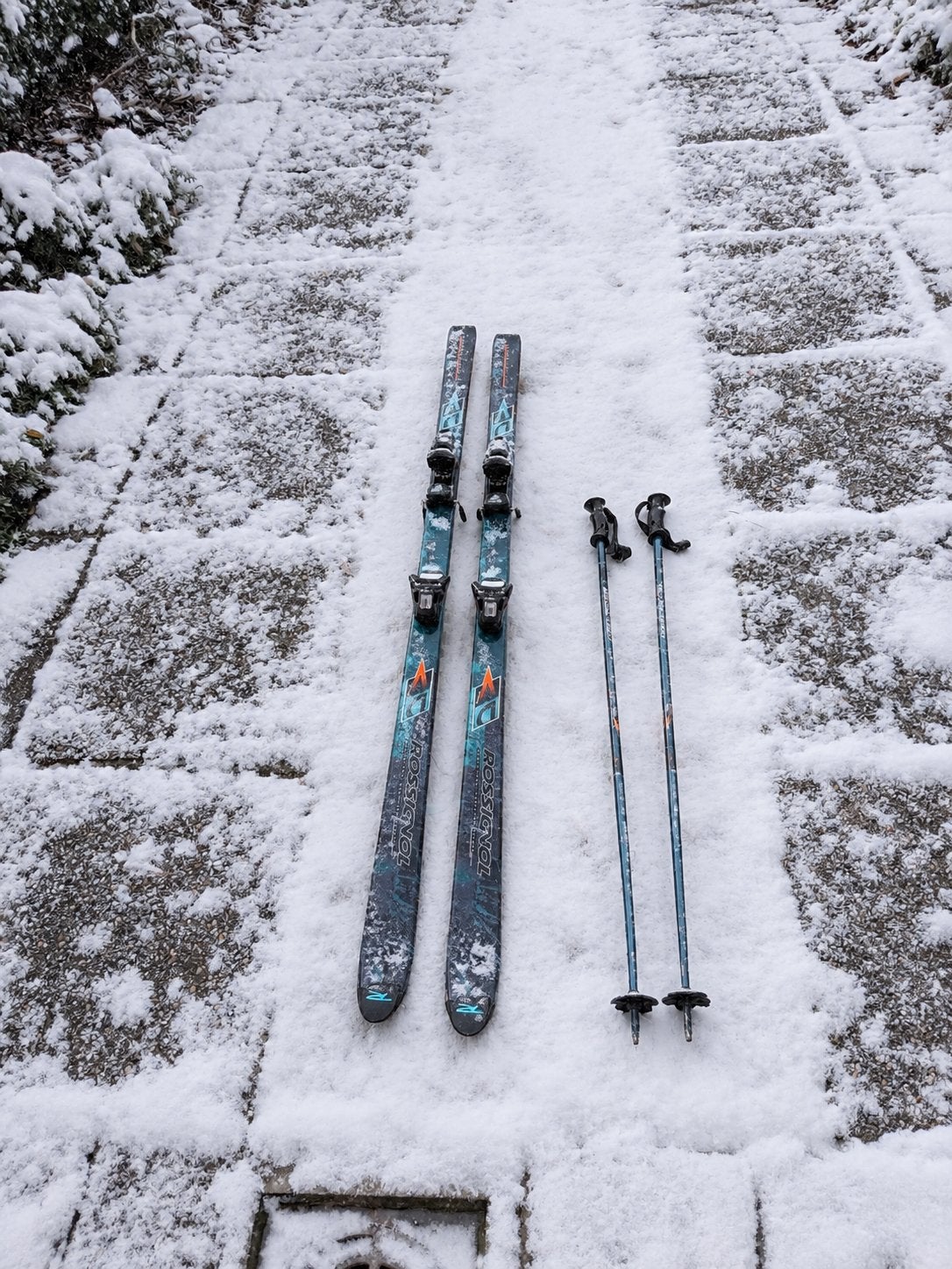 Skis Rossignol 178 cm avec fixations Tyrolia, Sports & Fitness, Enlèvement, Ski, Skis, Rossignol