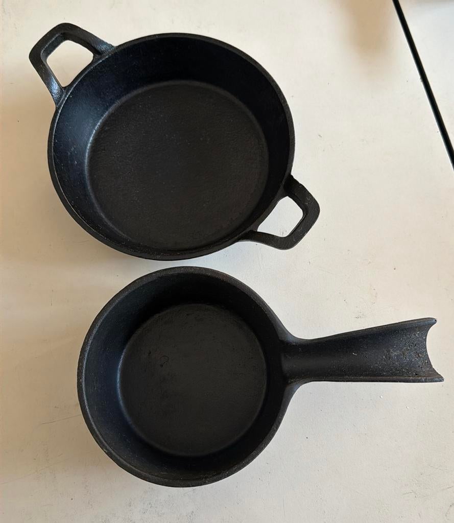 Twee mini gietijzer panen 18 cm ,14, cm, Huis en Inrichting, Ophalen of Verzenden, Zo goed als nieuw, Gietijzer