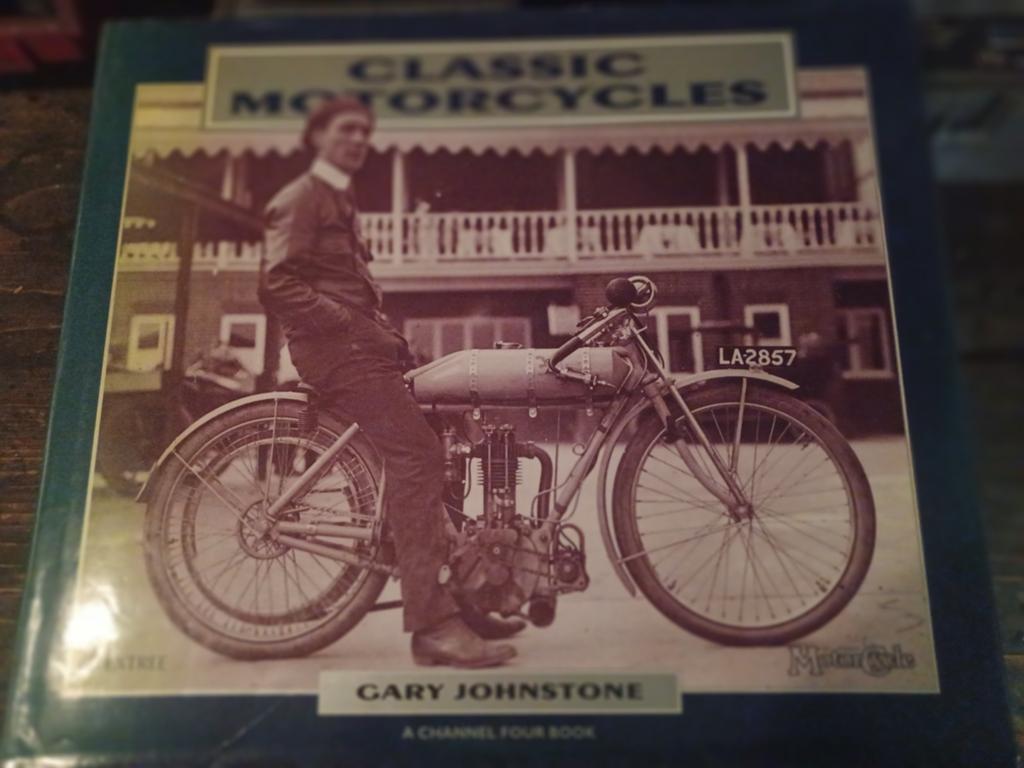 Boek Classic motorcycles Gary Johnstone, Ophalen of Verzenden