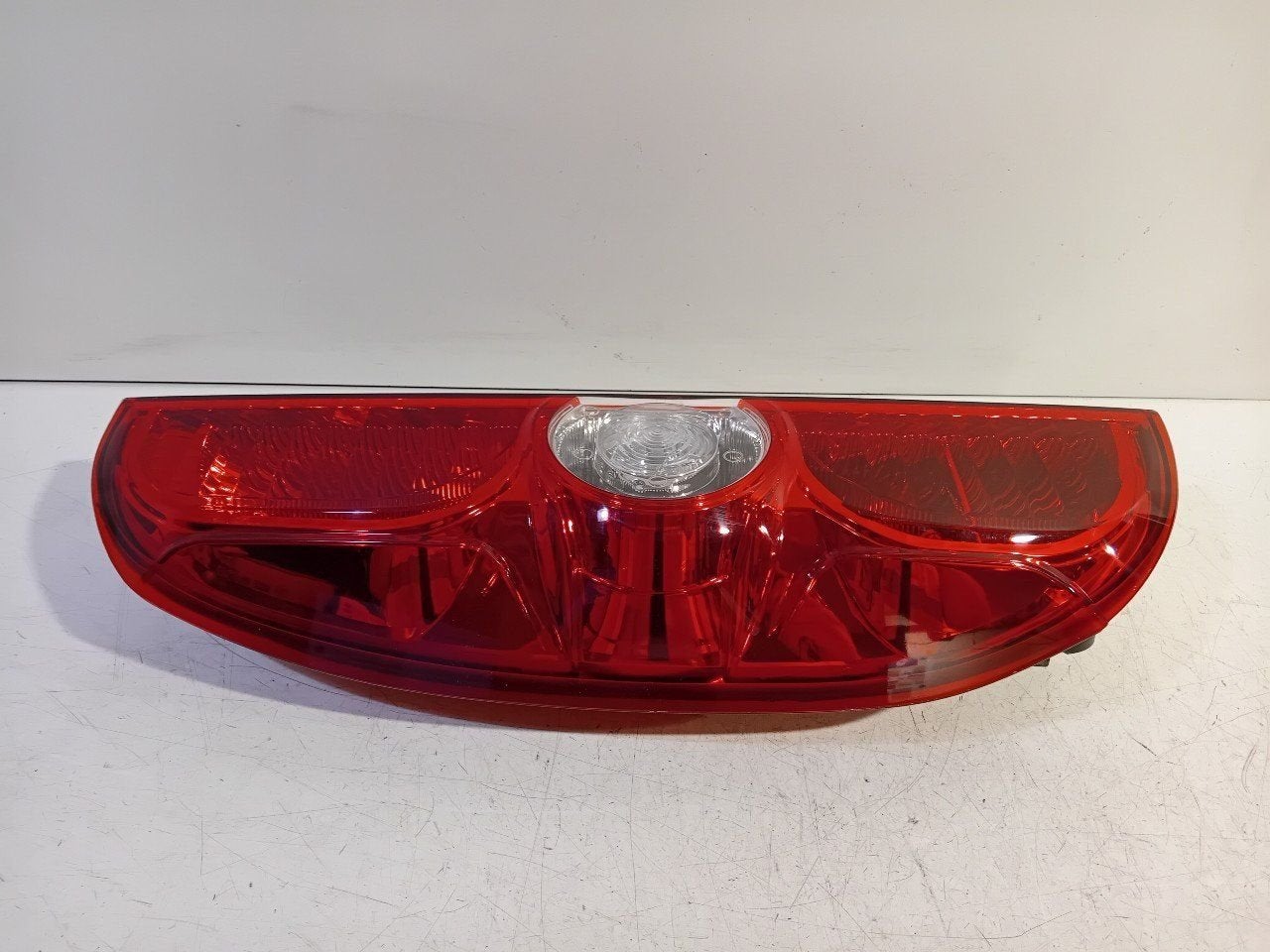 Achterlicht links buiten Fiat Doblo, Auto-onderdelen, Onderdelen@venauto.nl, Van der Ven Autorecycling B.V., Gebruikt, Ettenseweg 76, 4706 PB Roosendaal, The Netherlands