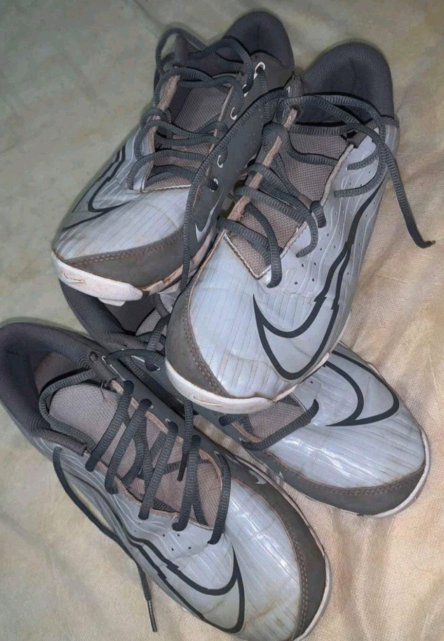 30 eur voor 2 paar Nike veldschoenen, Sport en Fitness, Honkbal en Softbal, Ophalen