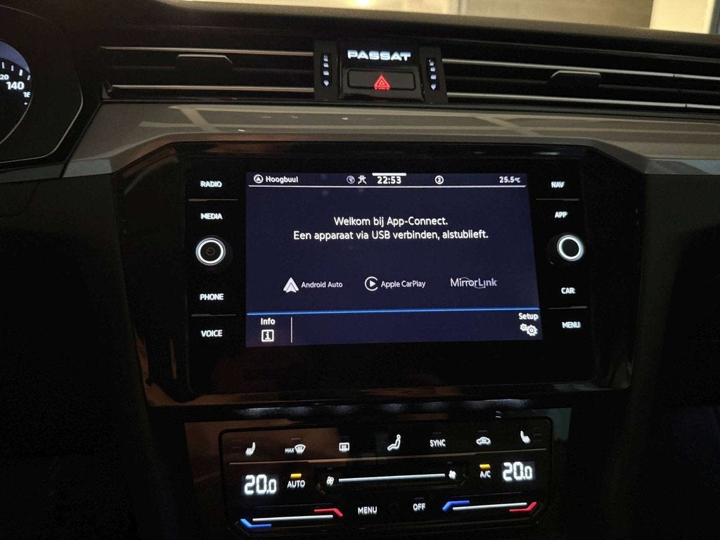 Volkswagen Passat Variant GTE 272PK PLUG IN HYBRIDE * MASSAG, Auto's, Lichtsensor, Stof, Gebruikt, 4 cilinders