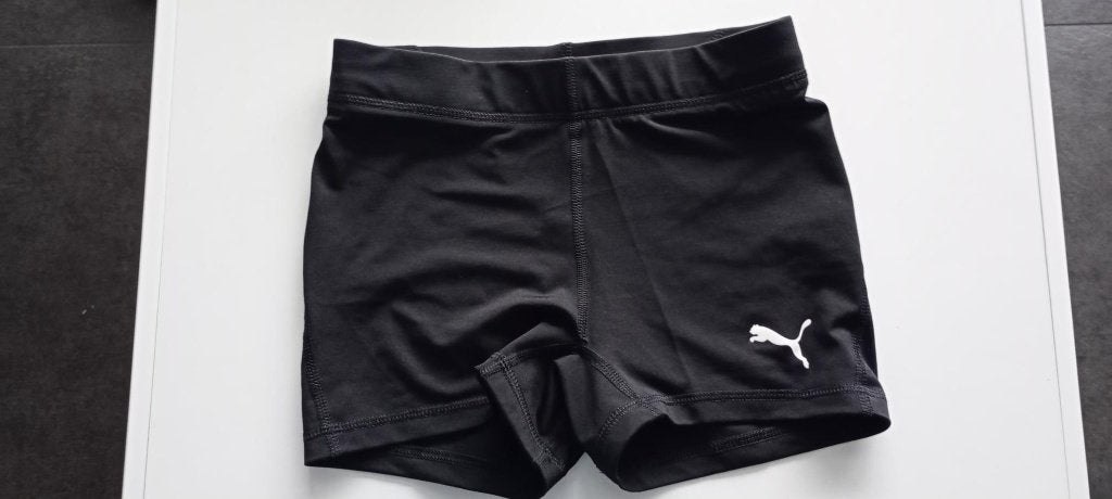 sportshort Puma maat 146 - 2 stuks, Kinderen en Baby's, Kinderkleding | Maat 146, Meisje, Puma, Sport- of Zwemkleding, Ophalen of Verzenden