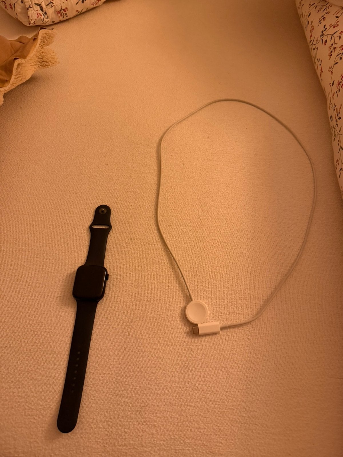 Apple watch se 2022, Handtassen en Accessoires, Ophalen of Verzenden, Zo goed als nieuw