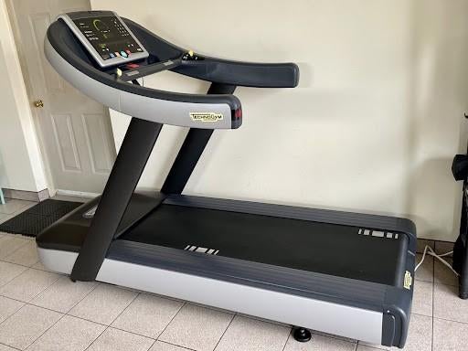 Tapis de course Technogym Run 700 Excite+ (LED) - bon état, Enlèvement, Utilisé, Bras, Autres types