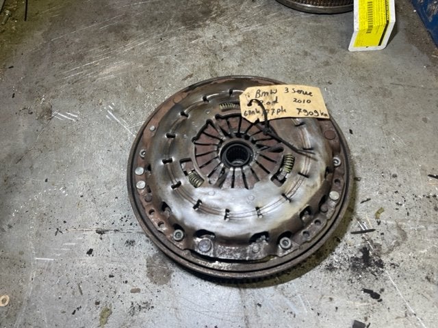 VOLANT MOTEUR BI-MASSE BMW 3 serie (E90) (21217563287), Utilisé, BMW, Petuelring 130
80809  München, DE, Bayerische Motoren Werke AG