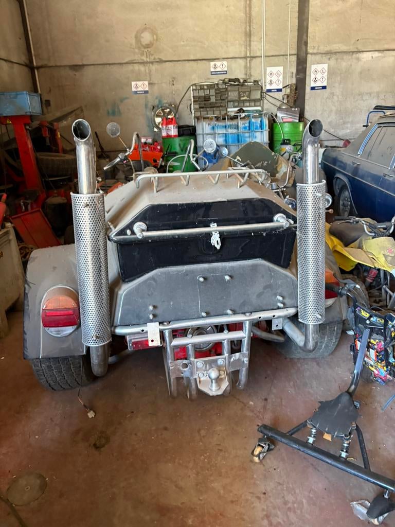Twee maal trike met kever motoren