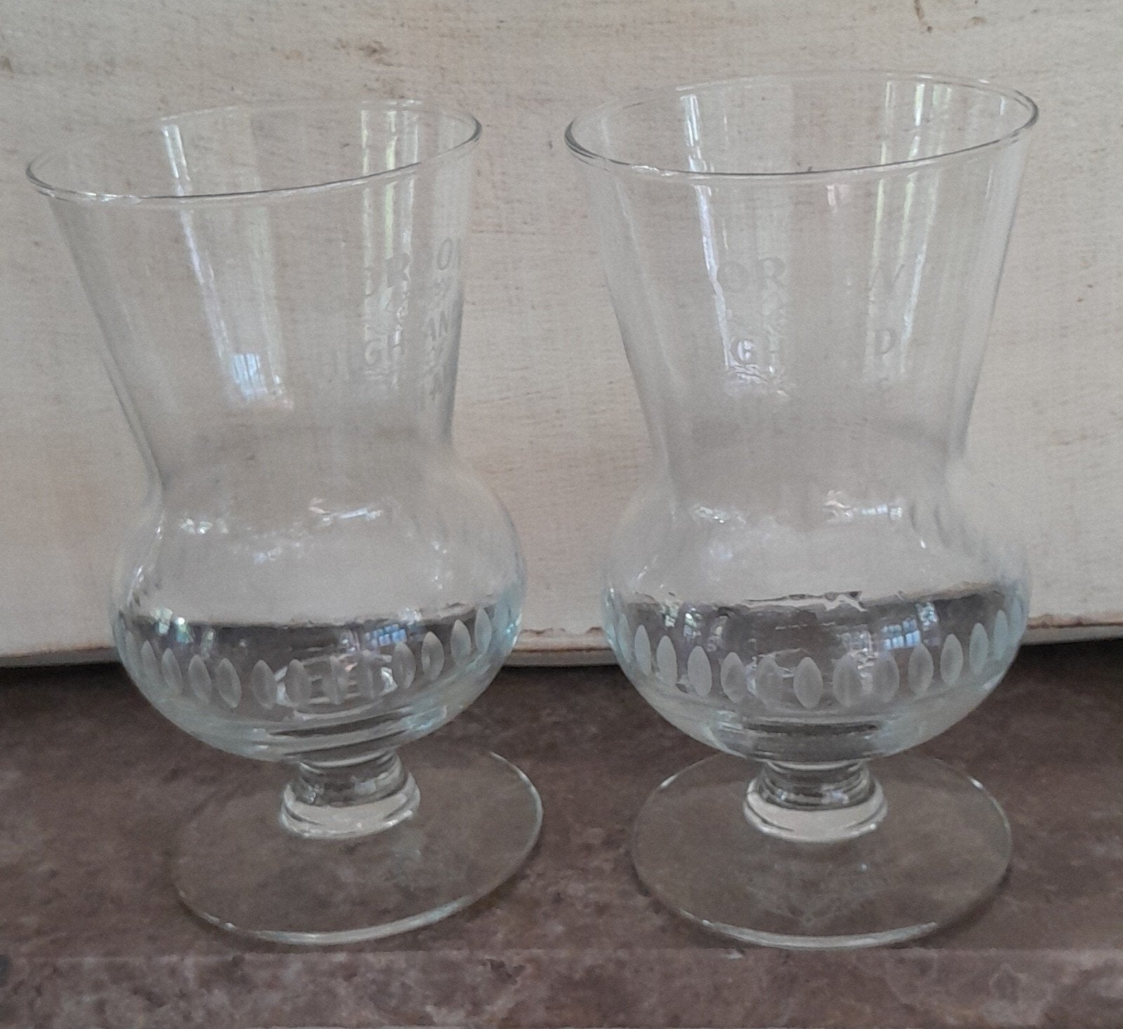 2 prachtige gegraveerde bierglazen Gordon Highland Scotchale, Ophalen of Verzenden, Bierglas