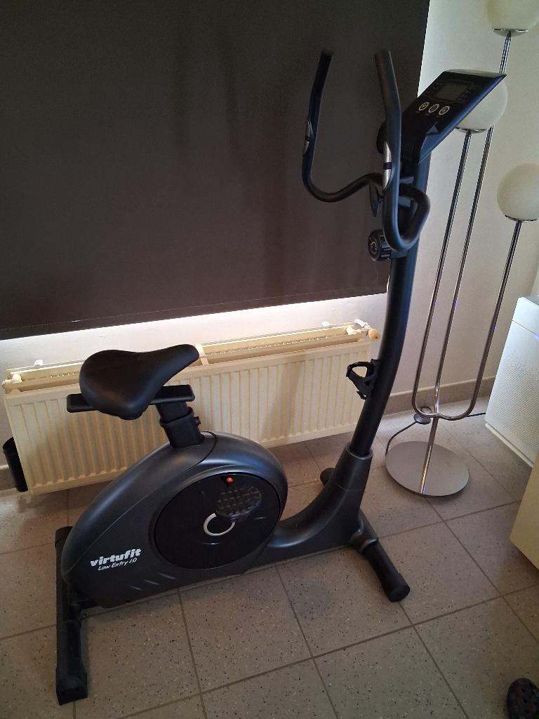 VirtuFit Low Entry Hometrainer :bijna nooit gebruikt, Sport en Fitness, Fitnessapparatuur, Zo goed als nieuw, Hometrainer, Benen