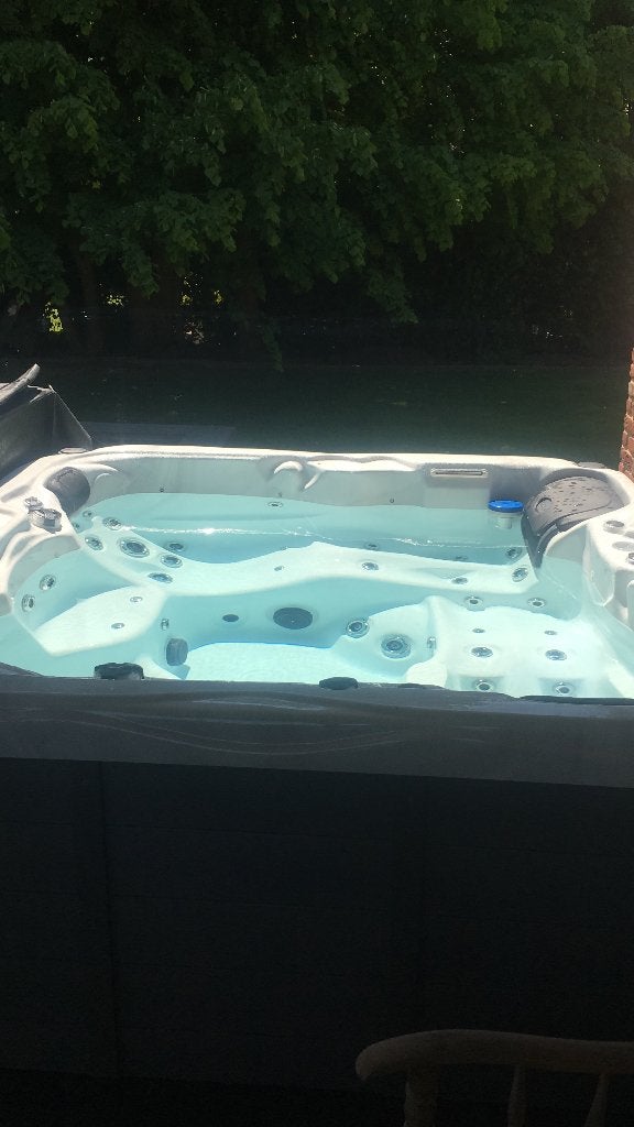 jacuzzi, Tuin en Terras, Ophalen, Zo goed als nieuw, Vast