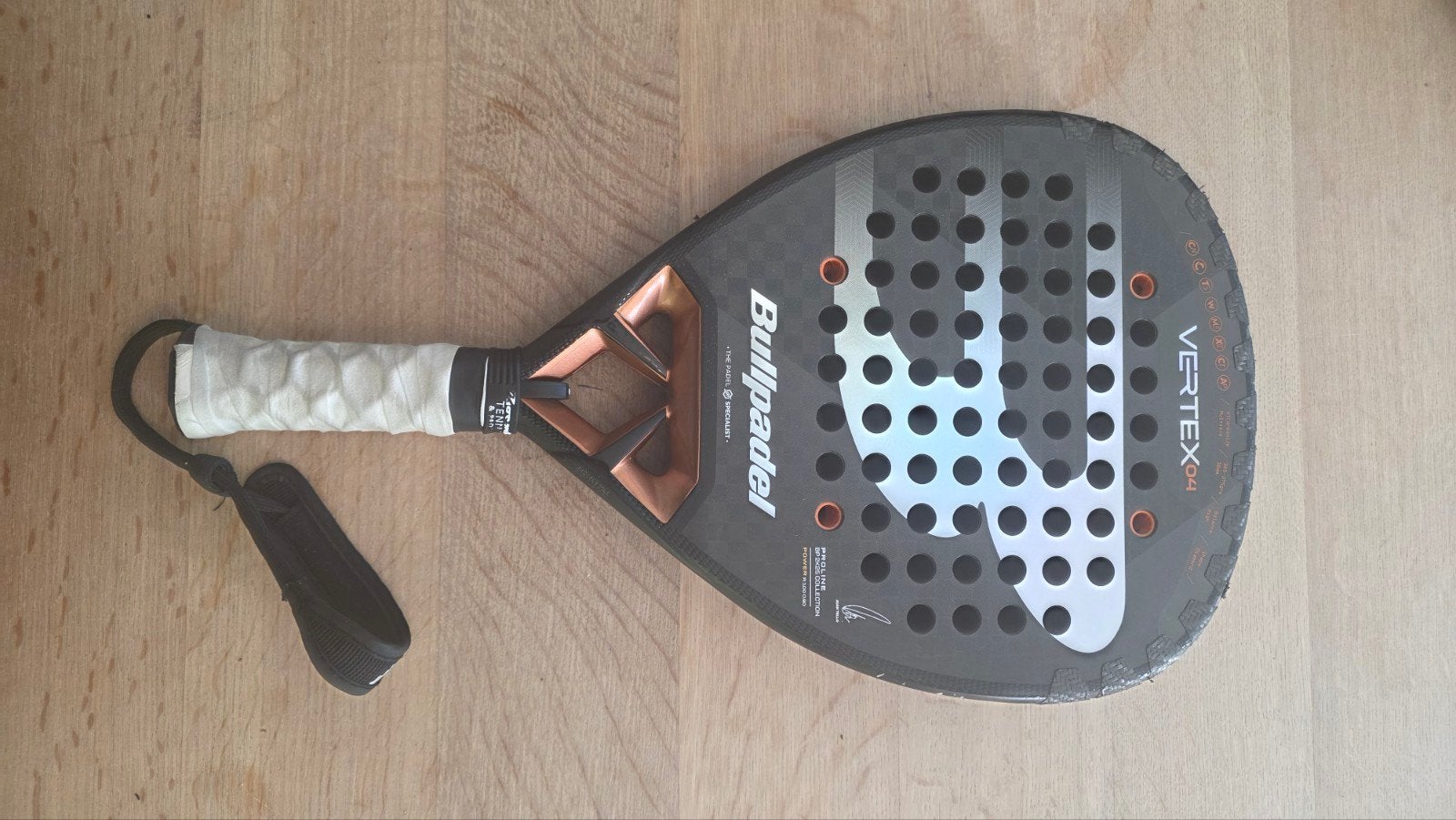 Bullpadel Vertex 04 Padelracket - Zo goed als nieuw, Ophalen of Verzenden, Gebruikt, Padelracket