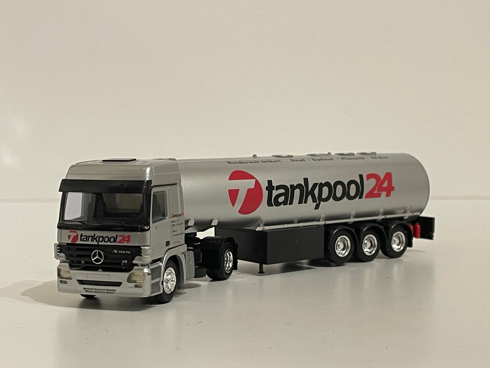 AMW MB Actros Tankpool24 1/87, Ophalen of Verzenden, Zo goed als nieuw, Bus of Vrachtwagen, AWM