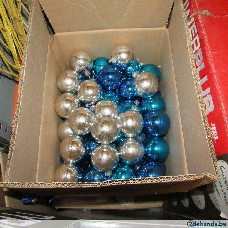 76 kerstballen blauw en zilver, Diversen, Ophalen of Verzenden, Gebruikt