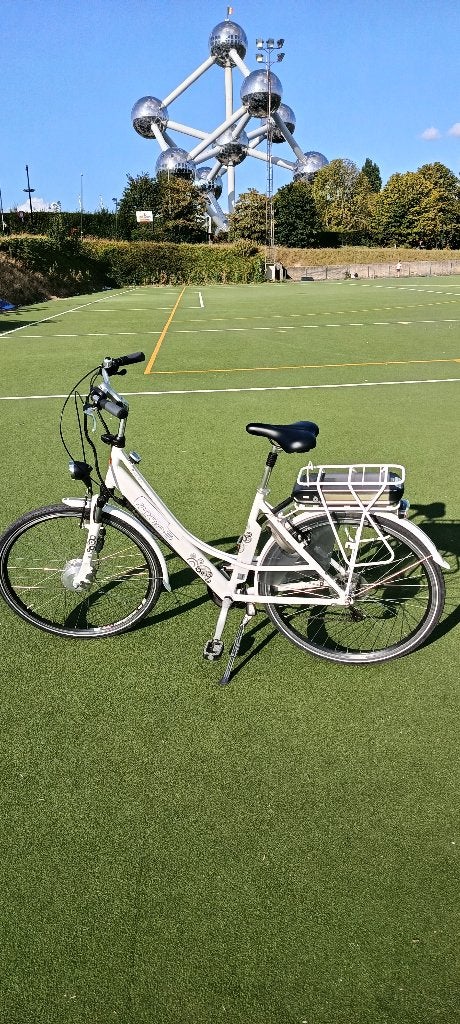 Vélo électrique en aluminium 28 pouces., Vélos & Vélomoteurs, Enlèvement ou Envoi, Comme neuf
