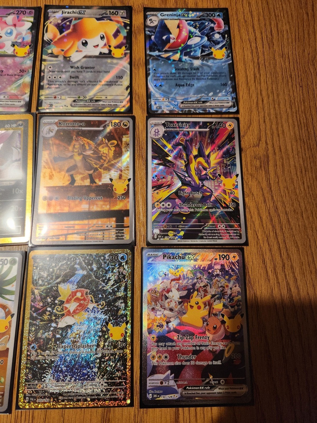 30th celebration pokémon hits + 17 pikachu's, Hobby en Vrije tijd, Ophalen of Verzenden
