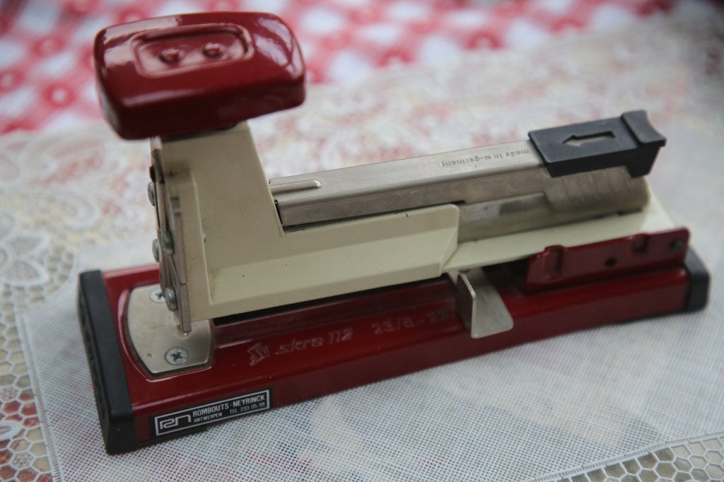 oud gelakt nietjesmachine, Antiek en Kunst, Ophalen