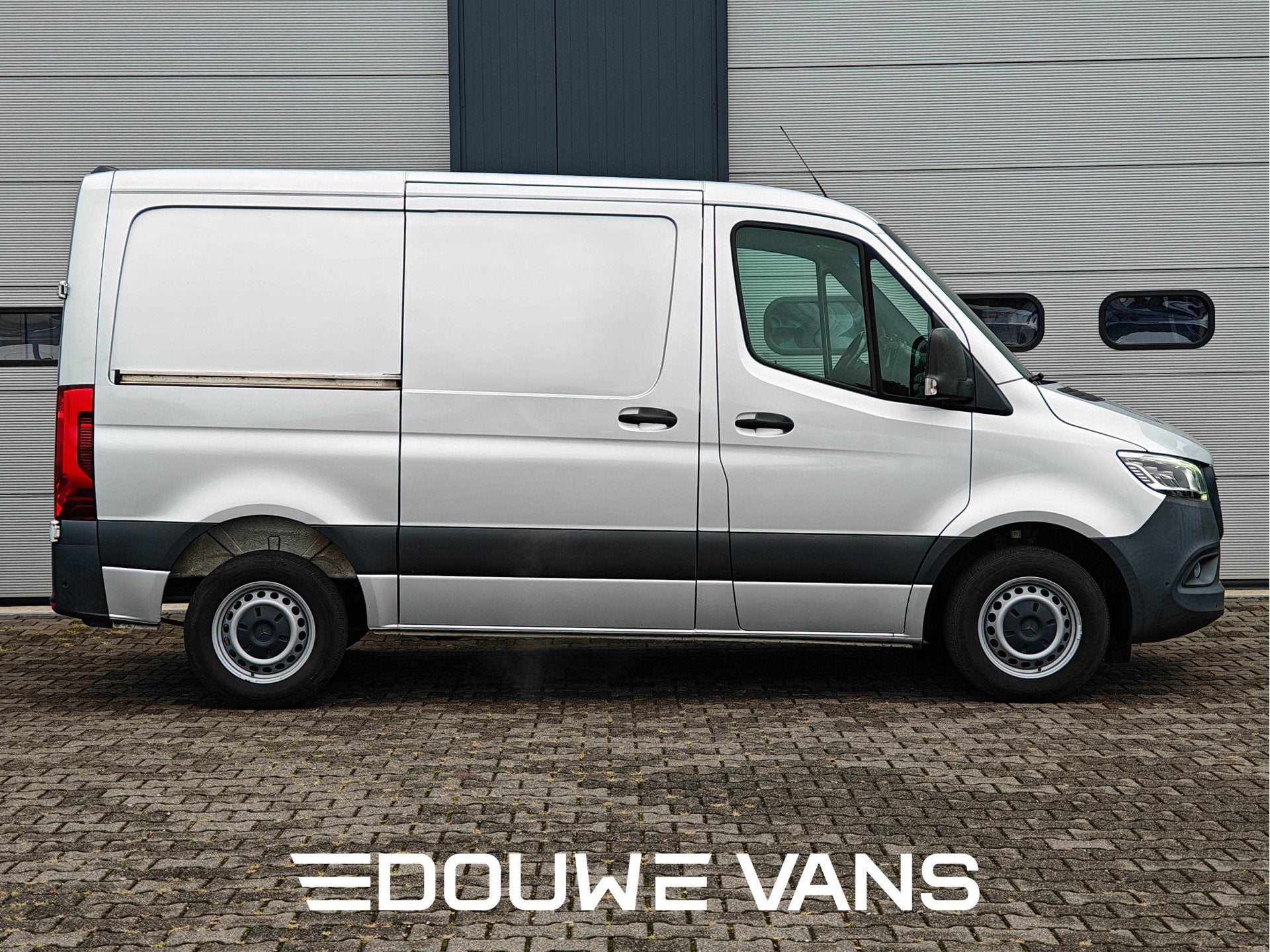 Mercedes-Benz Sprinter 314 H1 Automaat Distronic LED MBUX Na, Auto's, Dealer onderhouden, Stof, Gebruikt, 4 cilinders