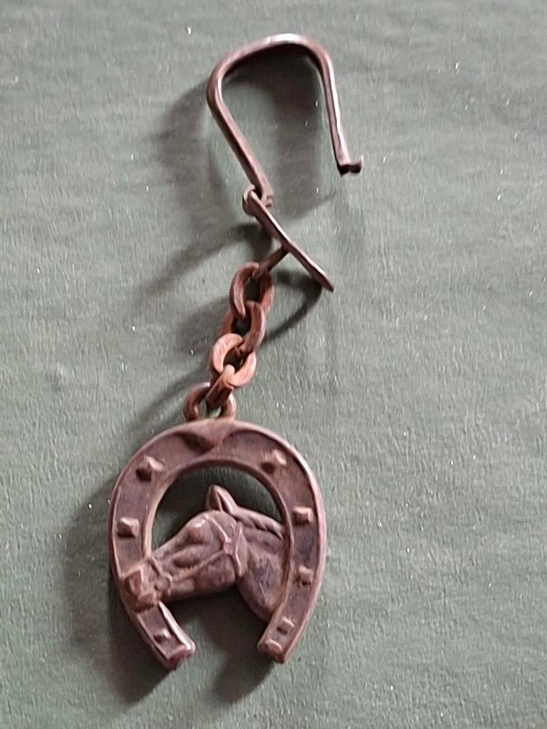 Ancien porte clé porte bonheur cheval fer, Collections